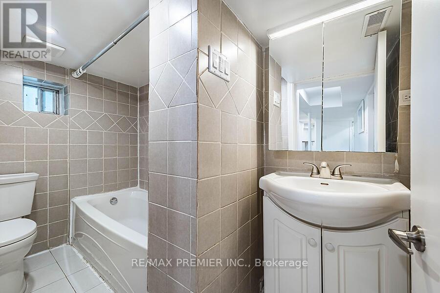 221 Belgravia Avenue, Toronto, Ontario  M6E 2M9 - Photo 34 - W13455278