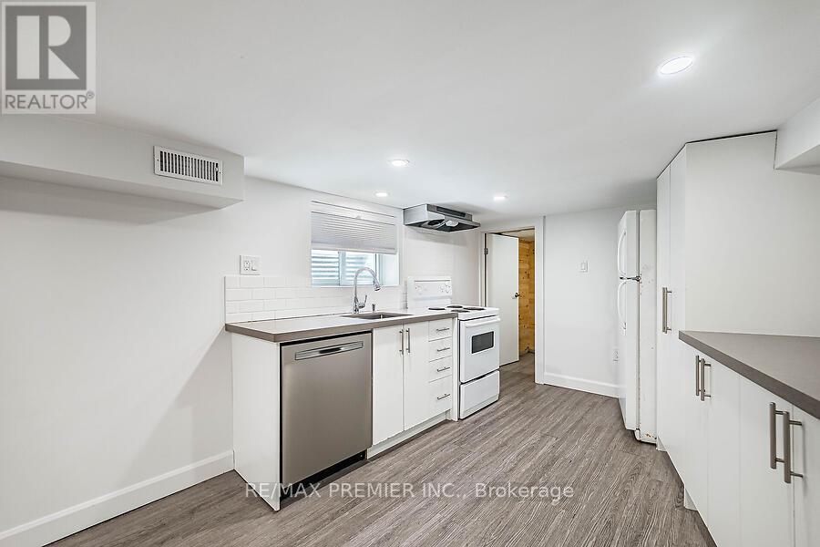 221 Belgravia Avenue, Toronto, Ontario  M6E 2M9 - Photo 30 - W13455278