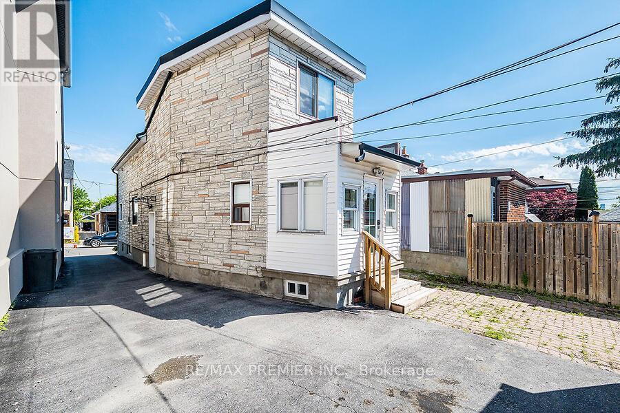 221 Belgravia Avenue, Toronto, Ontario  M6E 2M9 - Photo 36 - W13455278
