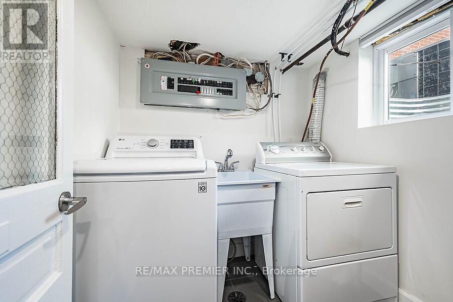 221 Belgravia Avenue, Toronto, Ontario  M6E 2M9 - Photo 33 - W13455278