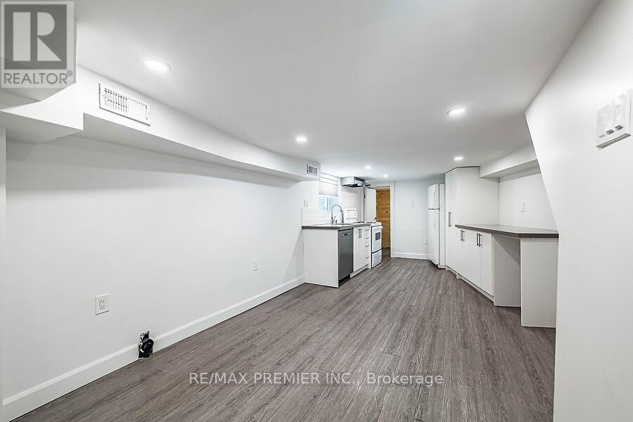 221 Belgravia Avenue, Toronto, Ontario  M6E 2M9 - Photo 29 - W13455278