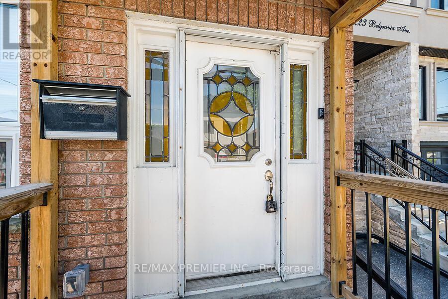 221 Belgravia Avenue, Toronto, Ontario  M6E 2M9 - Photo 5 - W13455278