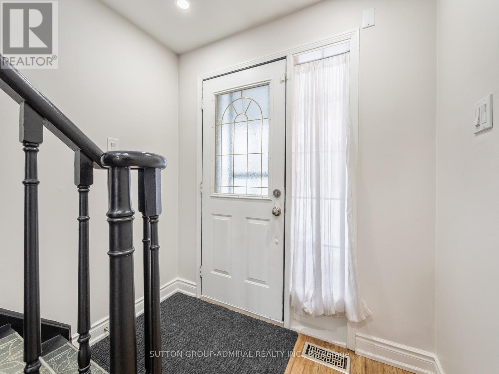 81 Parktree Drive, Vaughan, Ontario  L6A 2N6 - Photo 3 - N13456414