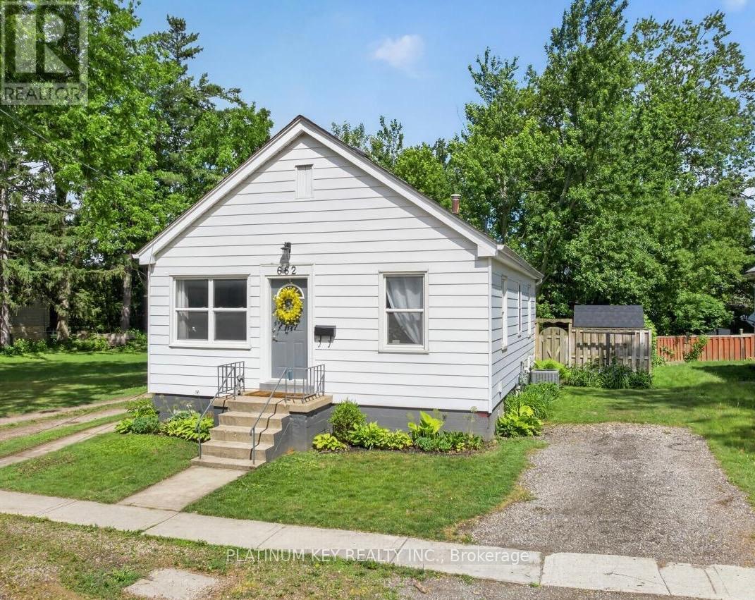 662 KING STREET, Strathroy-Caradoc, Ontario