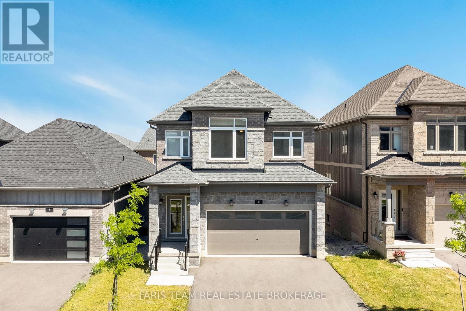 10 BARNYARD TRAIL, Barrie, Ontario