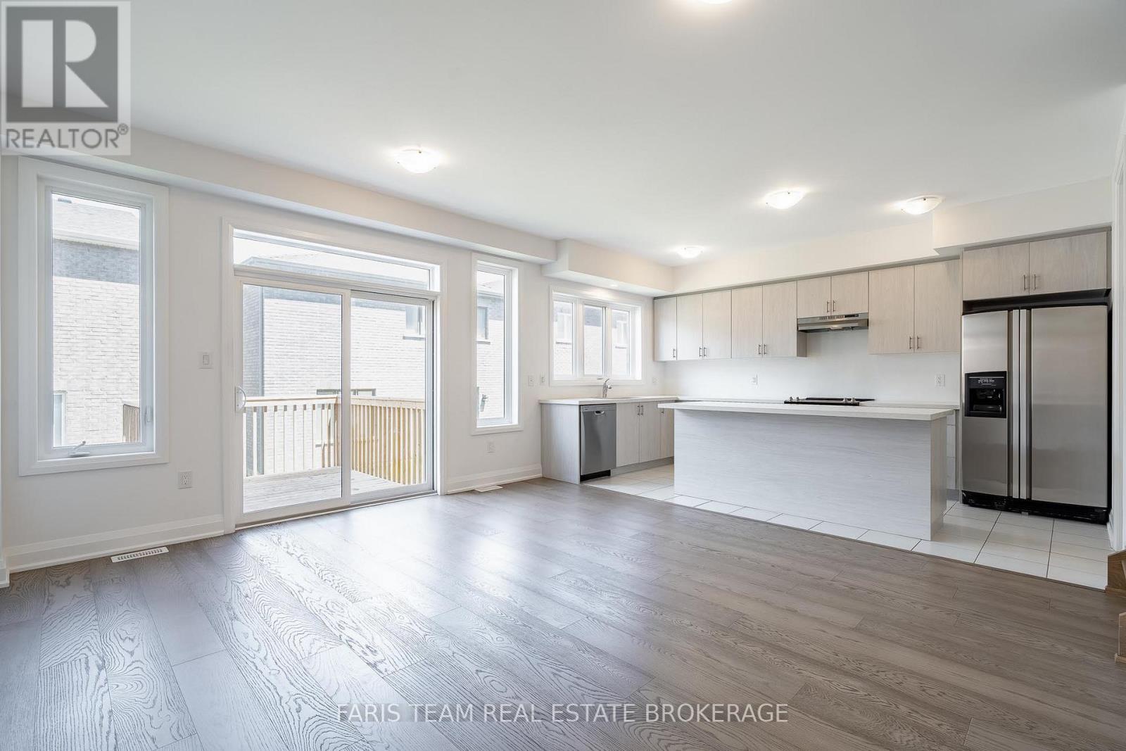 10 Barnyard Trail, Barrie, Ontario  L9J 0Y1 - Photo 11 - S13456598