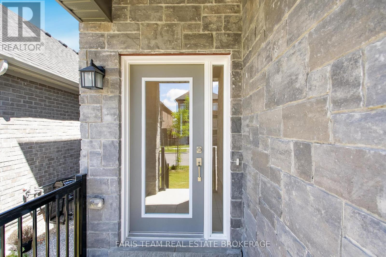 10 Barnyard Trail, Barrie, Ontario  L9J 0Y1 - Photo 4 - S13456598