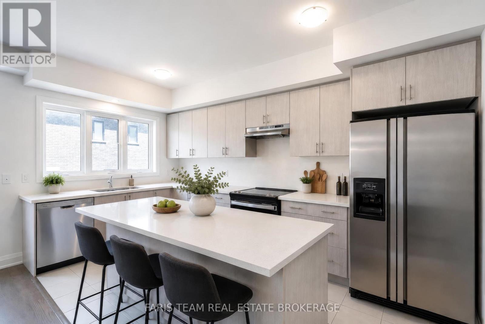 10 Barnyard Trail, Barrie, Ontario  L9J 0Y1 - Photo 6 - S13456598