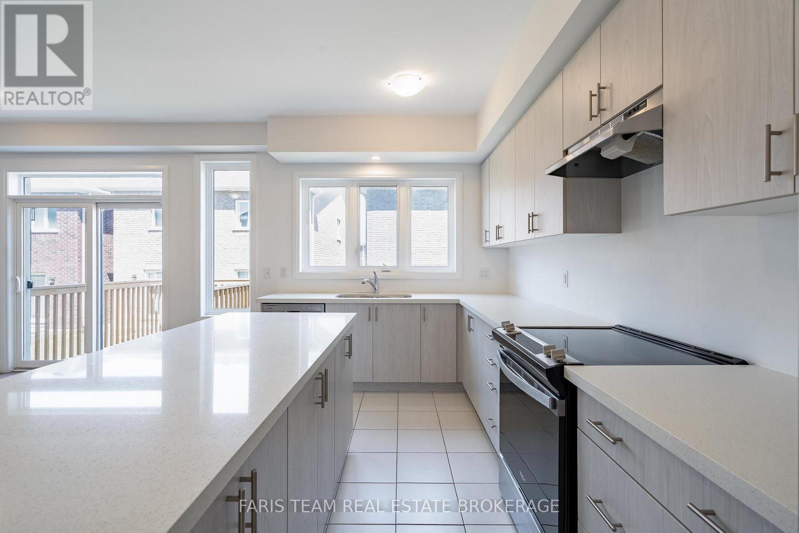 10 Barnyard Trail, Barrie, Ontario  L9J 0Y1 - Photo 7 - S13456598