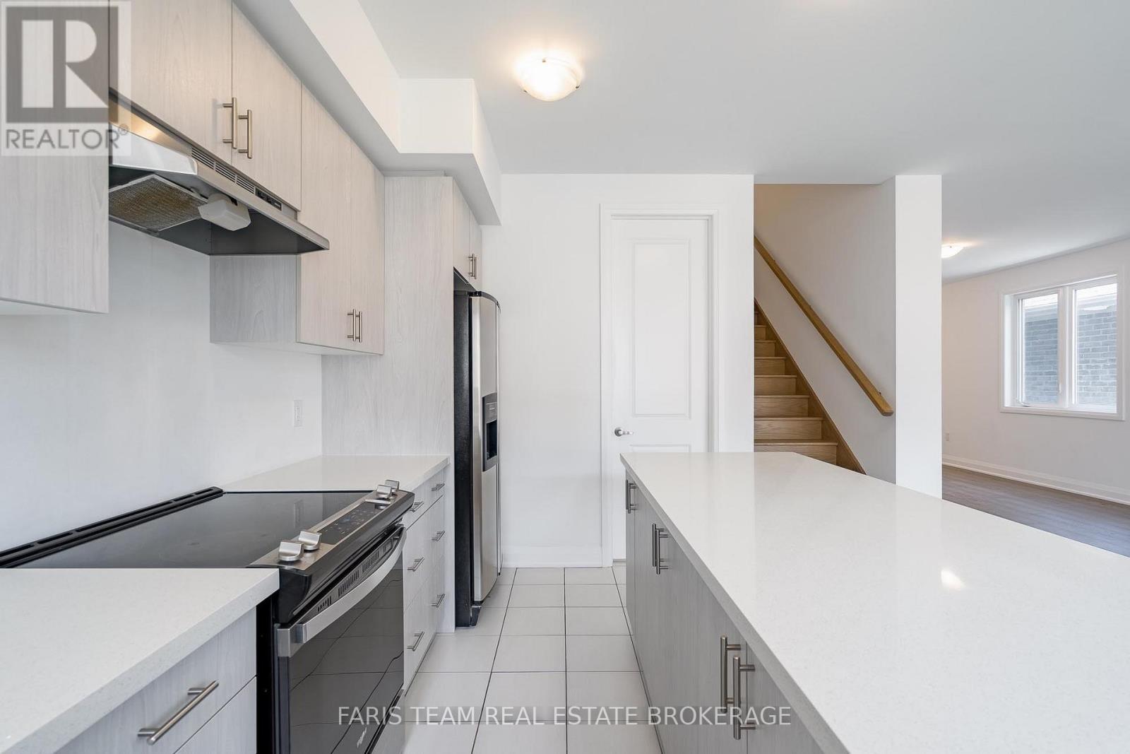 10 Barnyard Trail, Barrie, Ontario  L9J 0Y1 - Photo 8 - S13456598