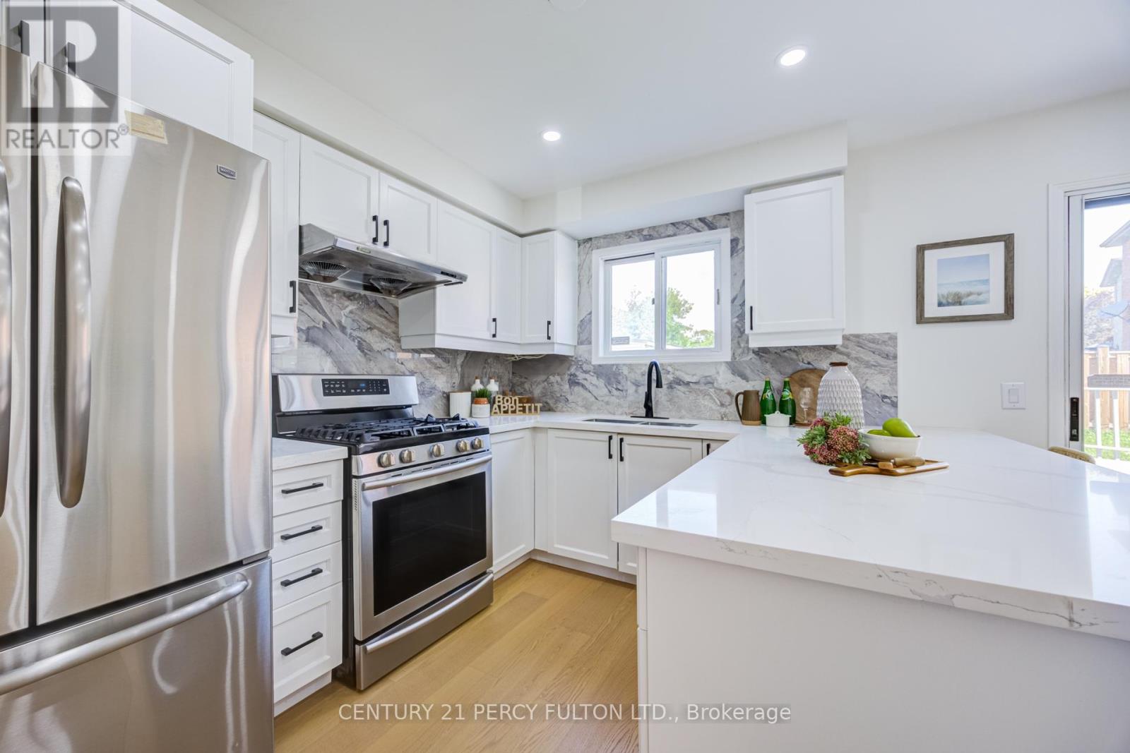 611 Atwood Crescent, Pickering, Ontario  L1W 3W7 - Photo 11 - E13456206