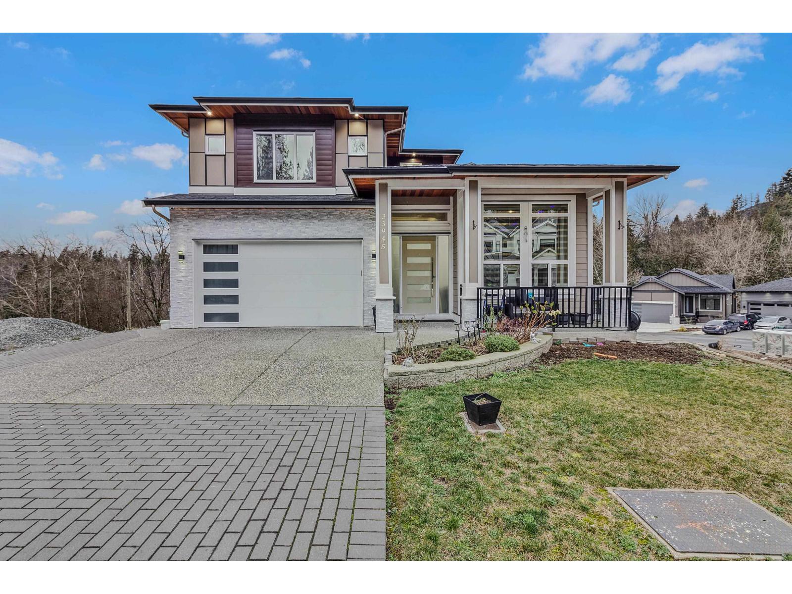 33945 Tooley Place, Mission, British Columbia  V2V 0G5 - Photo 2 - R3136279
