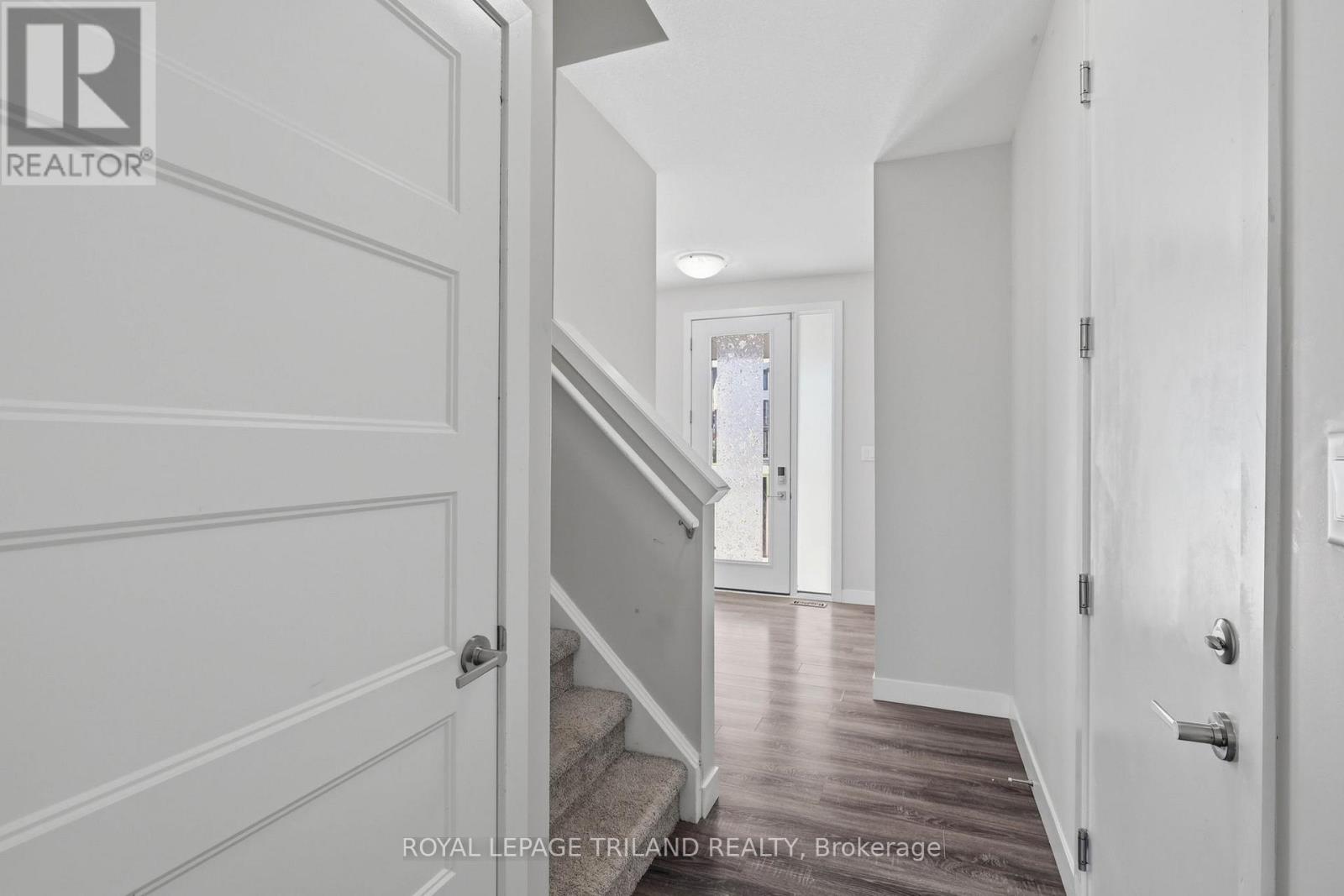954 West Village Square, London North, Ontario  N6H 0J7 - Photo 6 - X13456632