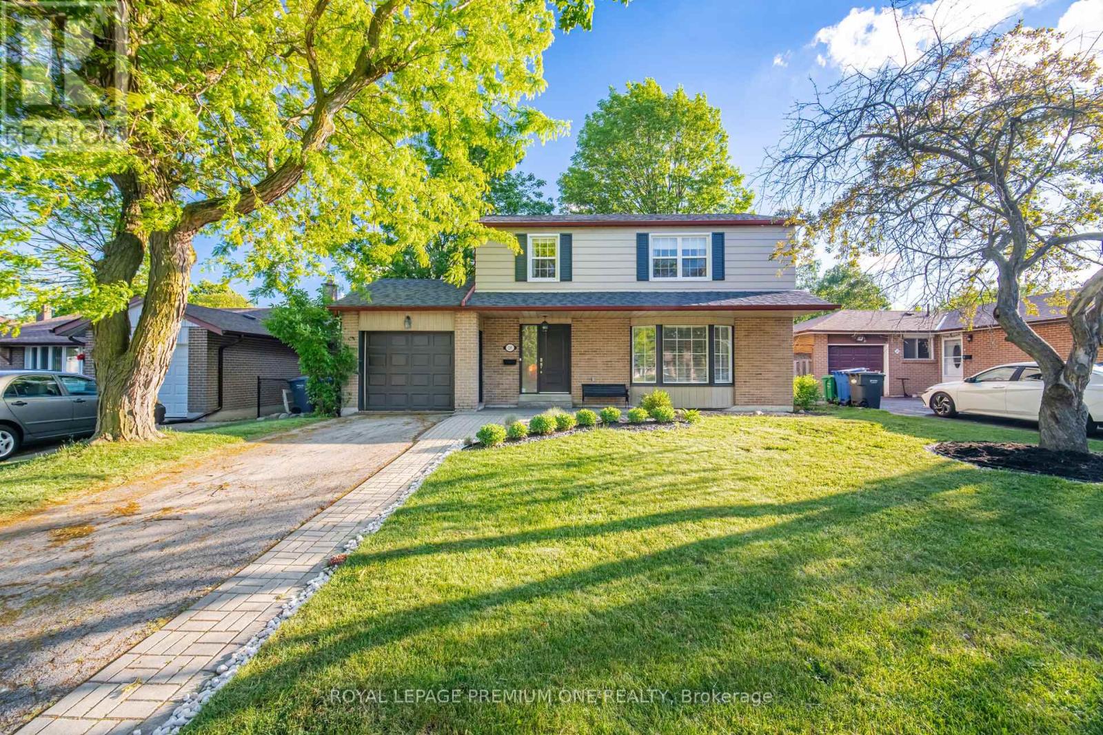 29 Appleby Drive, Brampton, Ontario  L6T 2S7 - Photo 2 - W13456276