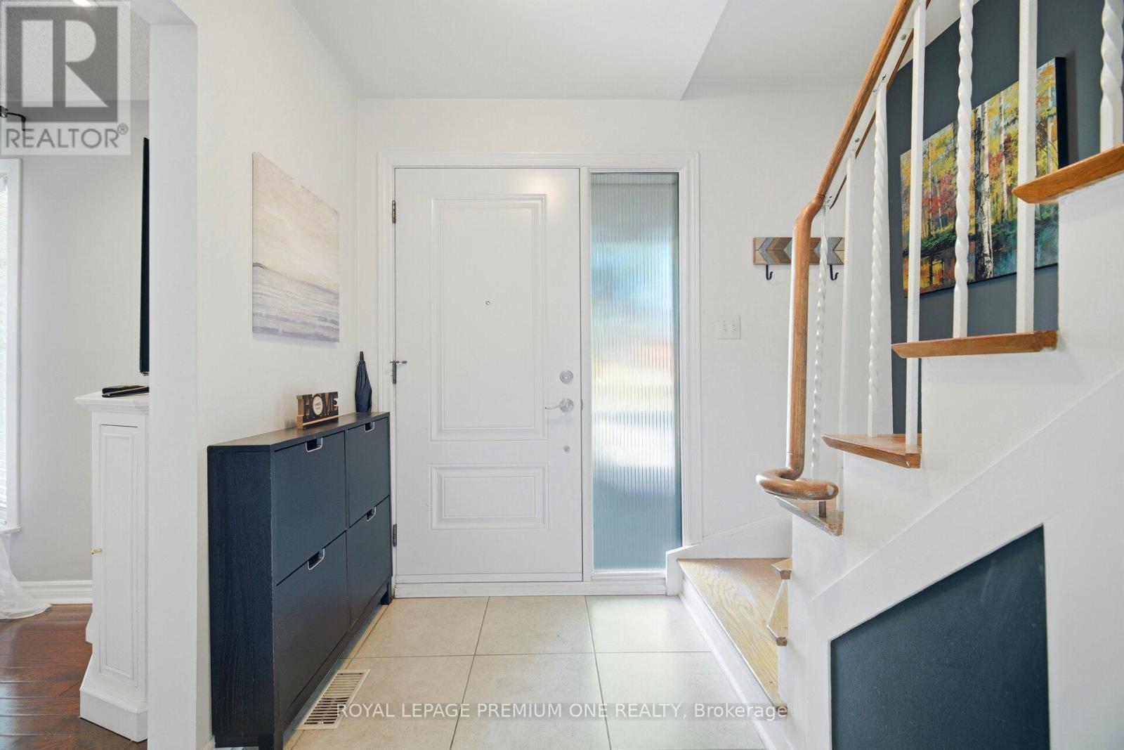 29 Appleby Drive, Brampton, Ontario  L6T 2S7 - Photo 4 - W13456276