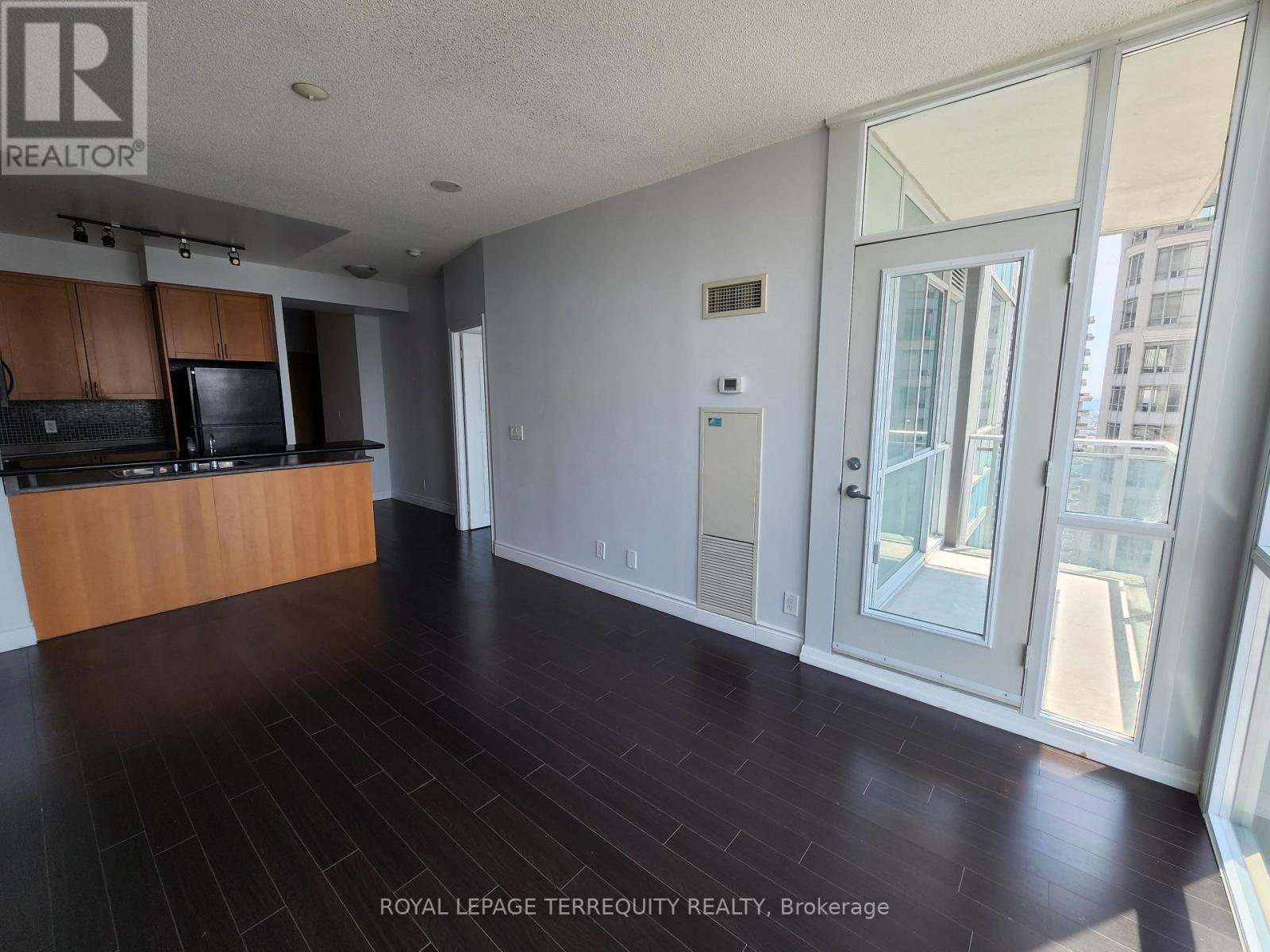 2510 - 3939 Duke Of York Boulevard, Mississauga, Ontario  L5B 4N2 - Photo 2 - W13456316