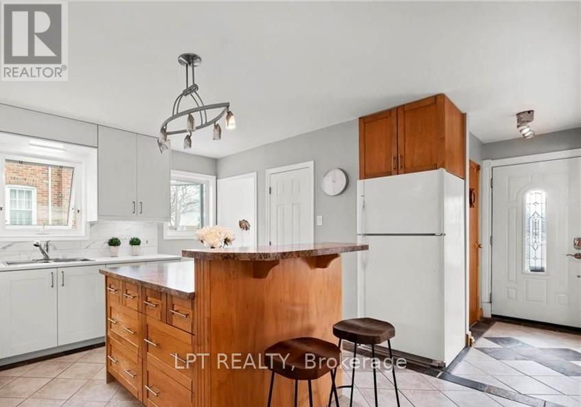 20 Gregory Street, Brampton, Ontario  L6Y 1G1 - Photo 3 - W13456406