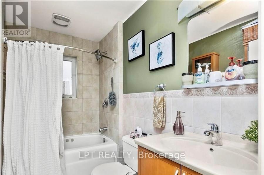 20 Gregory Street, Brampton, Ontario  L6Y 1G1 - Photo 5 - W13456406
