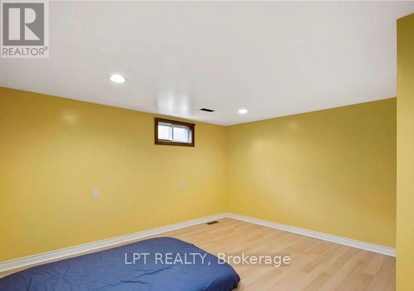 20 Gregory Street, Brampton, Ontario  L6Y 1G1 - Photo 7 - W13456406