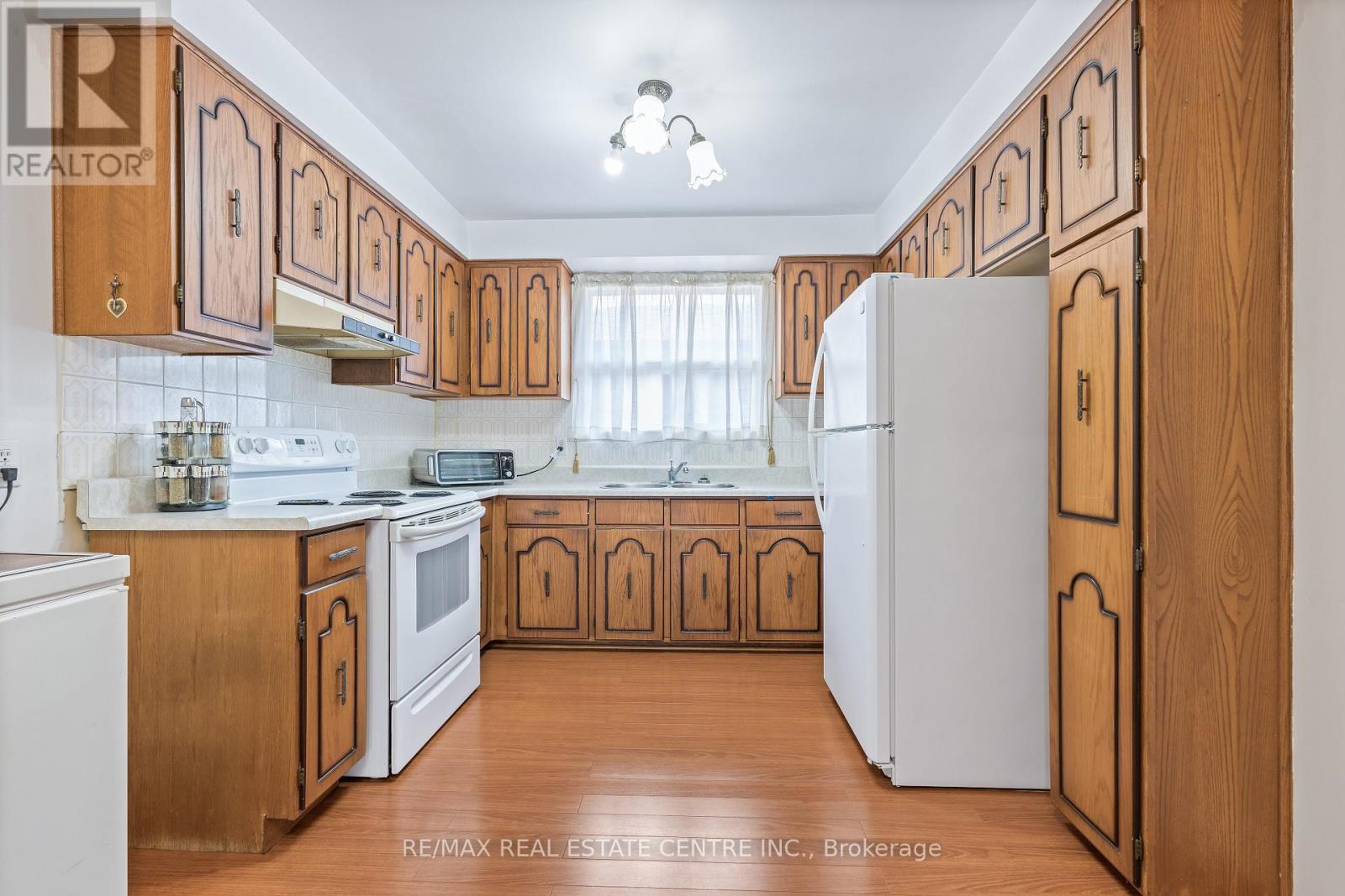 49 Hull Street, Mississauga, Ontario  L4T 1C4 - Photo 14 - W13456448
