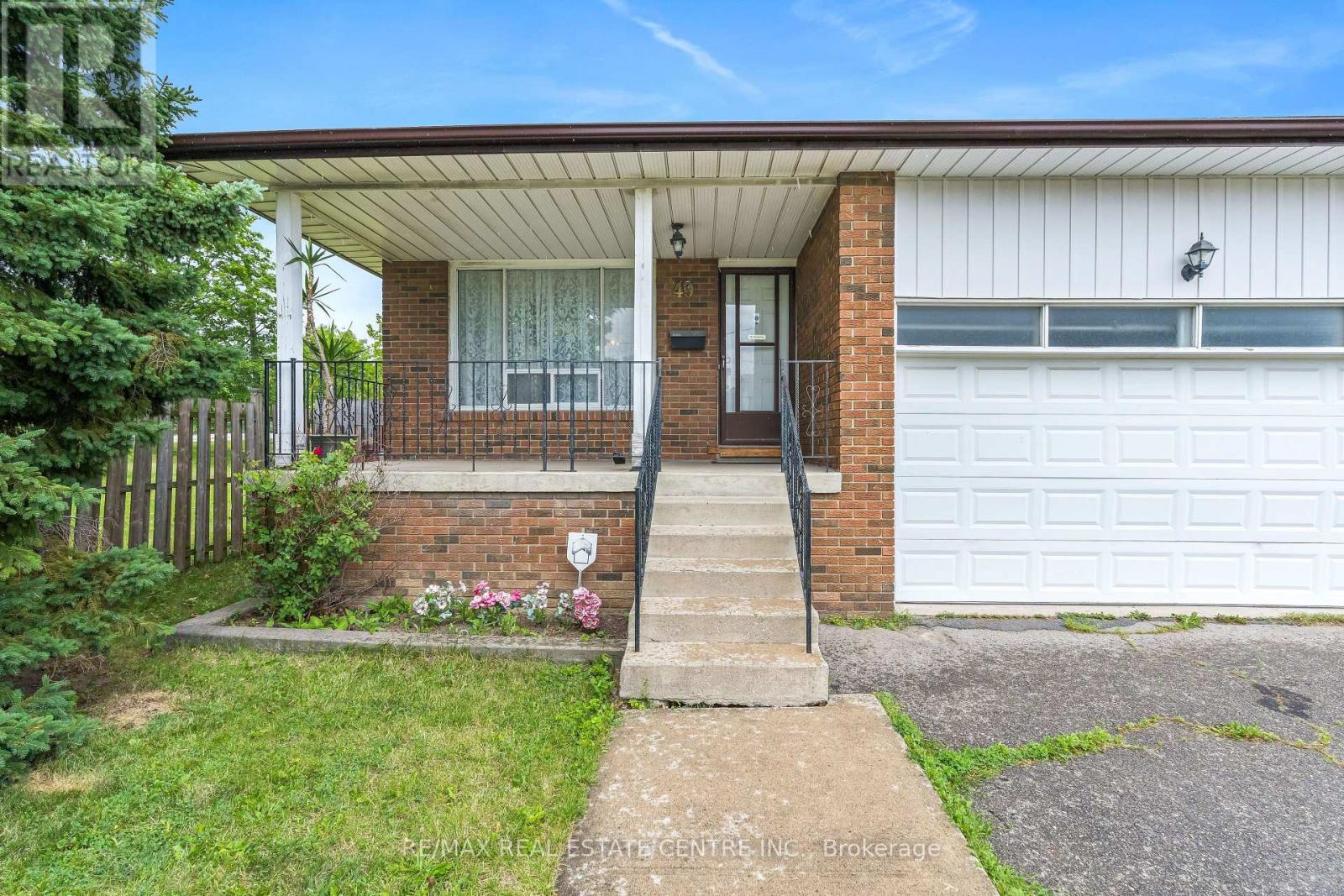 49 Hull Street, Mississauga, Ontario  L4T 1C4 - Photo 4 - W13456448