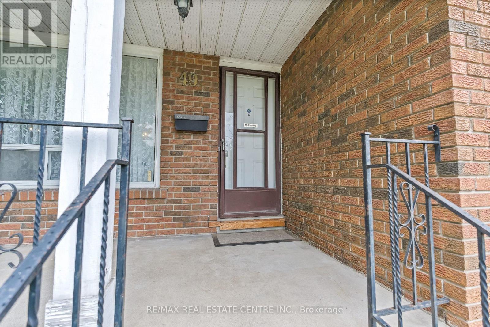 49 Hull Street, Mississauga, Ontario  L4T 1C4 - Photo 5 - W13456448