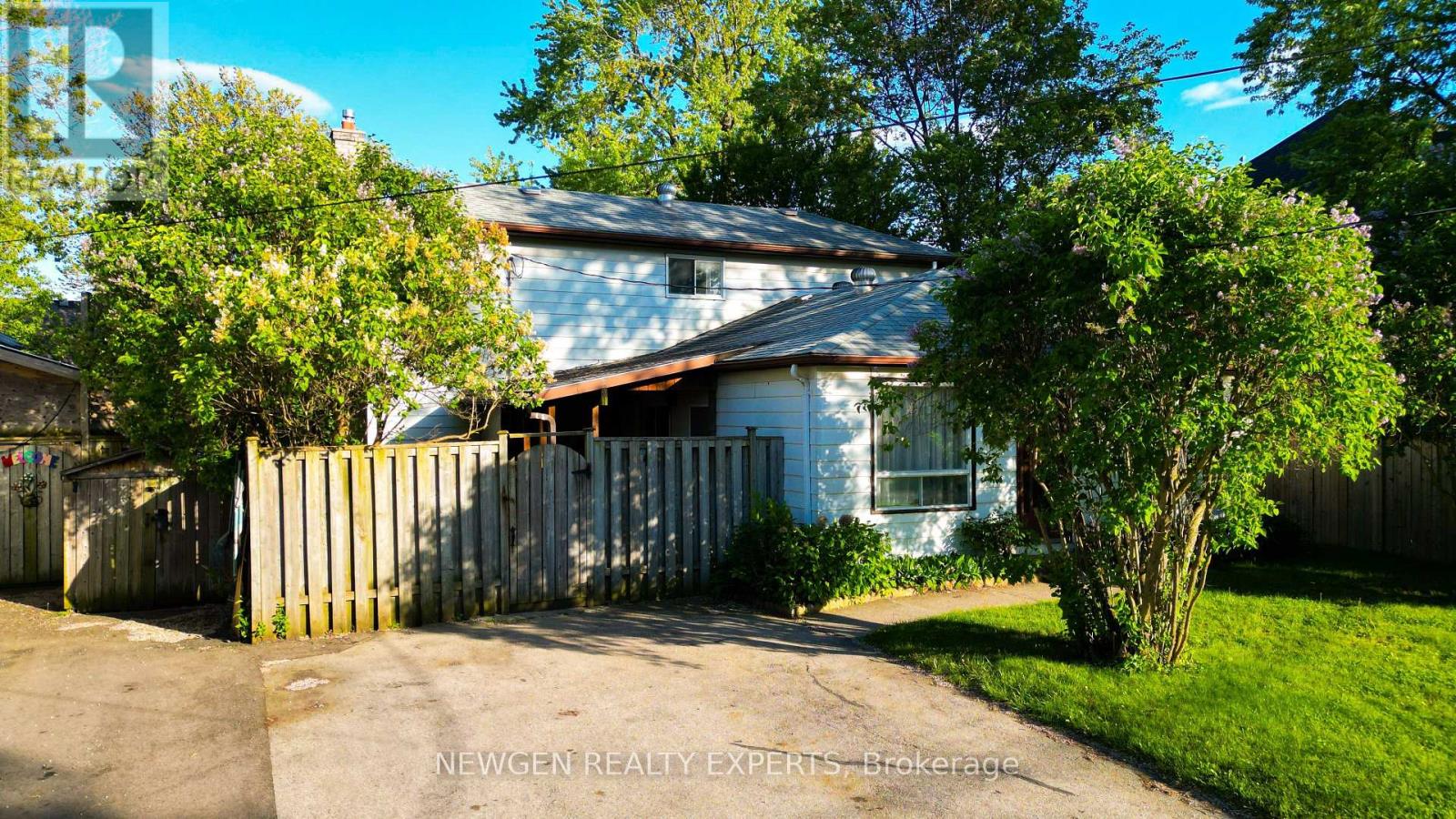 1070 Pelham Avenue, Mississauga, Ontario  L5E 1L2 - Photo 5 - W13456450
