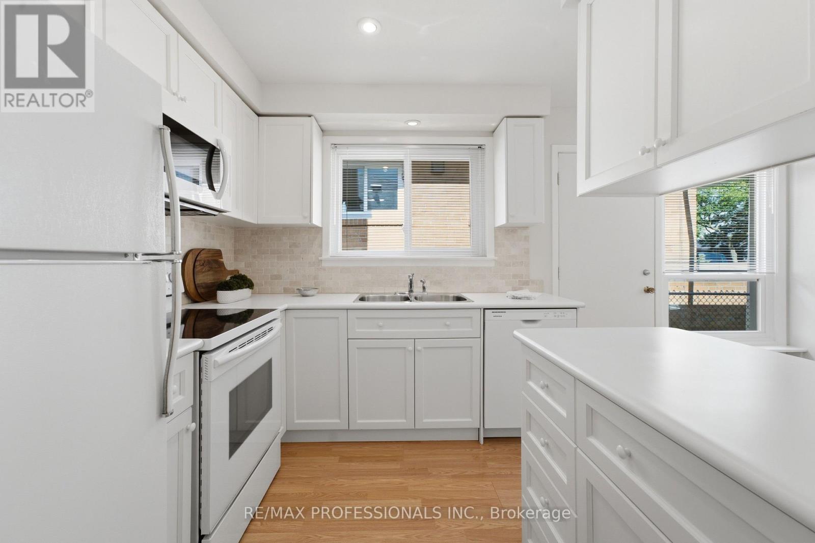 48 Wareside Road, Toronto, Ontario  M9C 3B3 - Photo 13 - W13456502