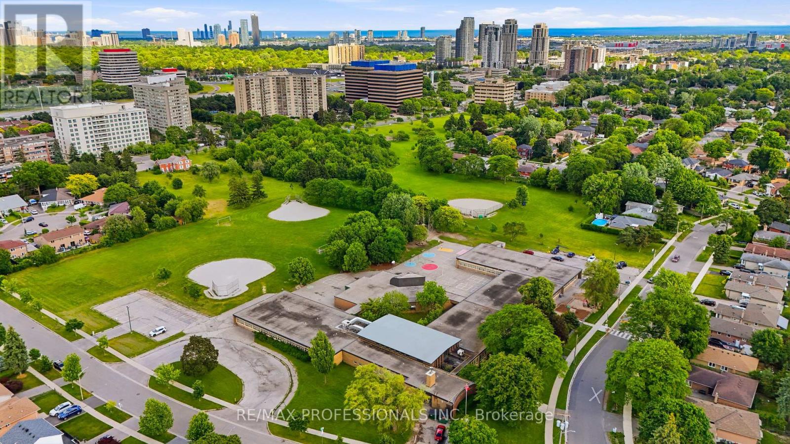 48 Wareside Road, Toronto, Ontario  M9C 3B3 - Photo 45 - W13456502