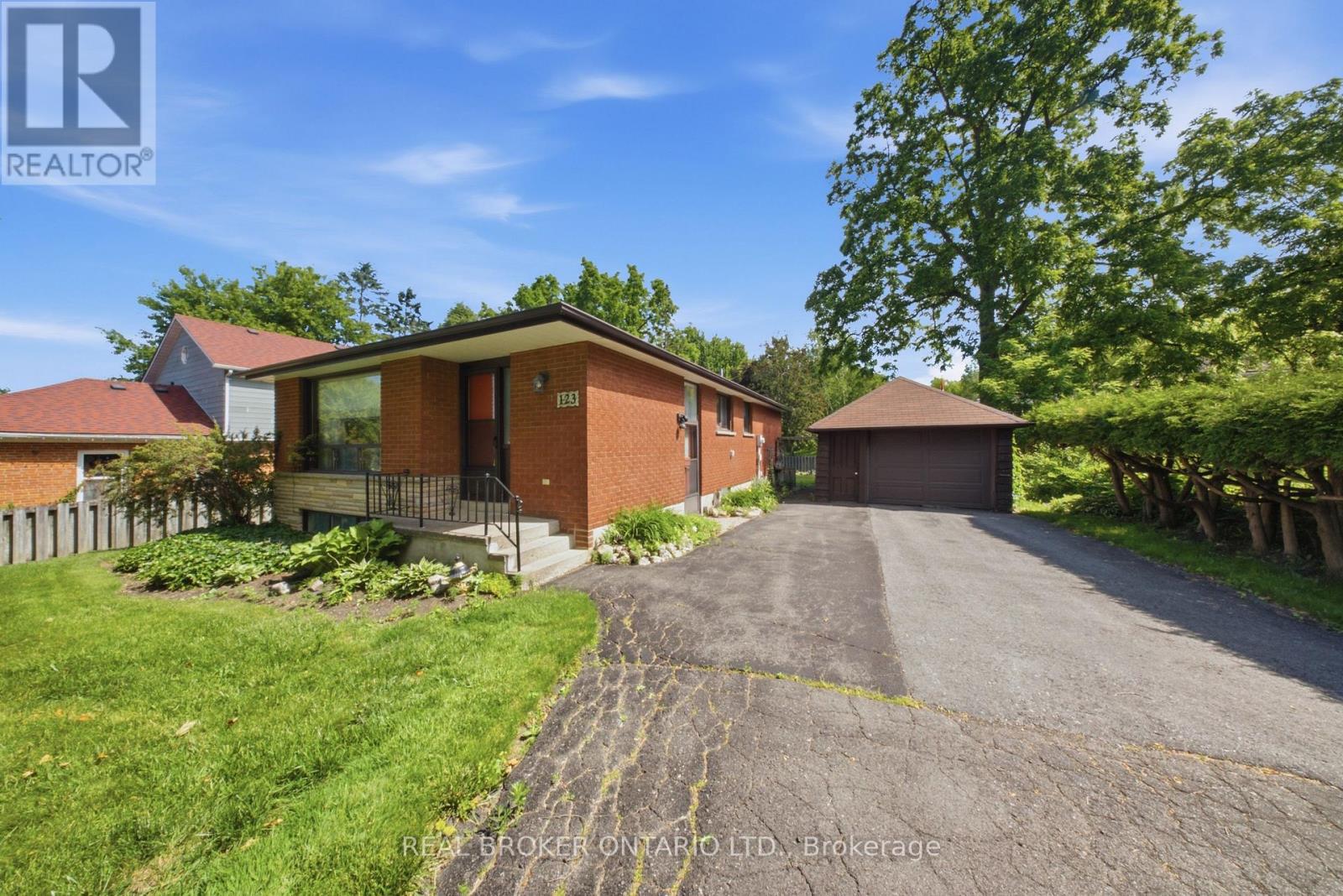 123 James Street, Caledon, Ontario  L7E 3H2 - Photo 2 - W13456554