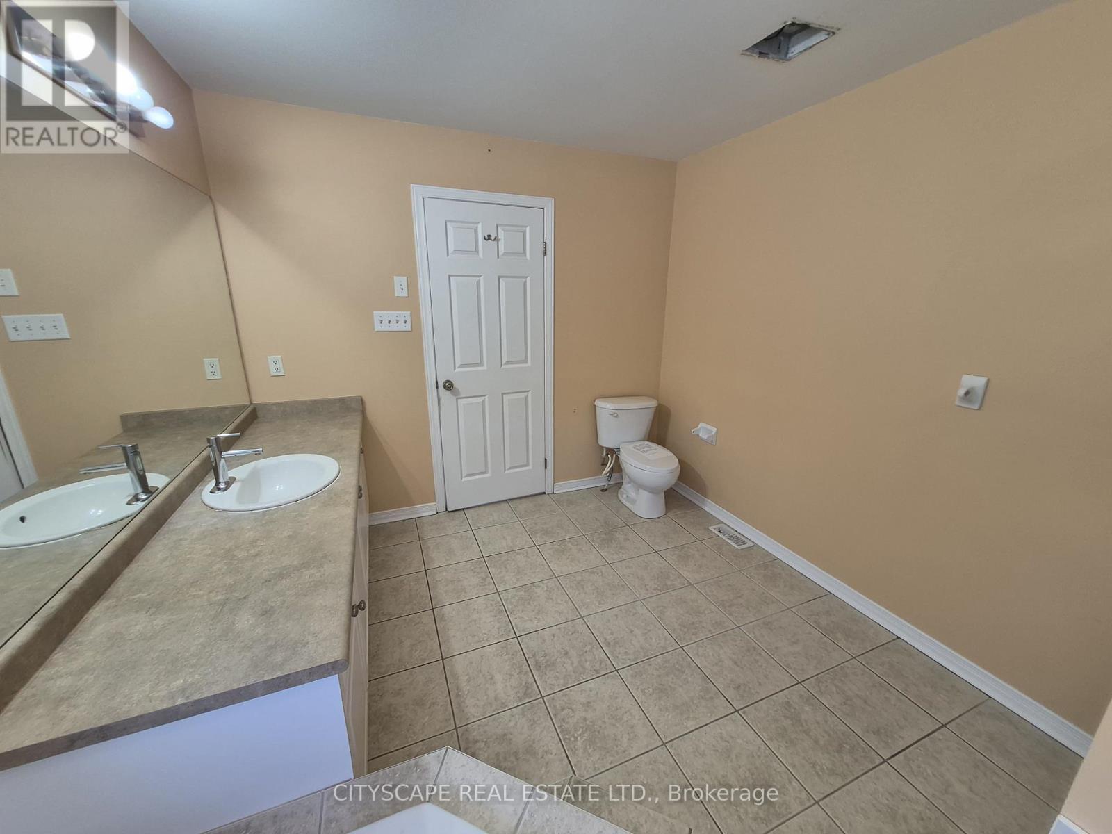 211 Sims Estate Drive, Kitchener, Ontario  N2A 4L2 - Photo 18 - X13456354