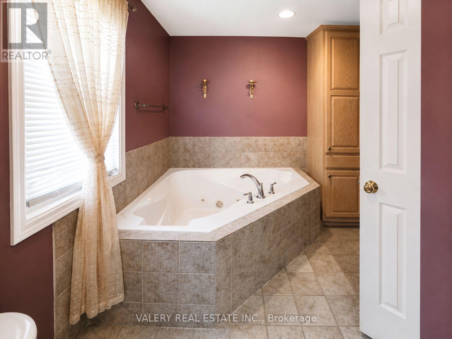 1058 Moy Ave Avenue, Windsor, Ontario  N9A 2P3 - Photo 14 - X13456366