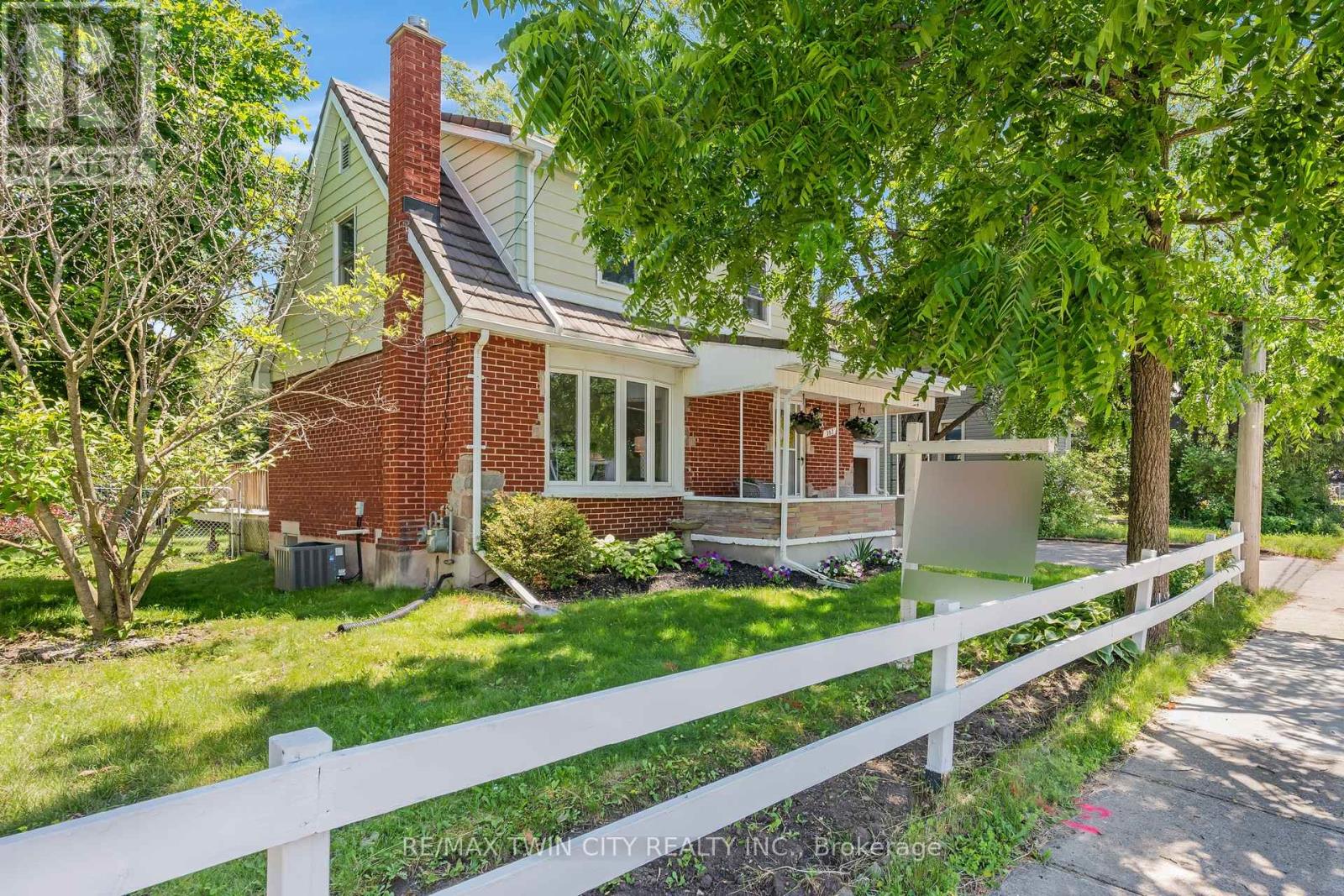161 Hedley Street, Cambridge, Ontario N3H 3X9 - Photo 2 - X13456378