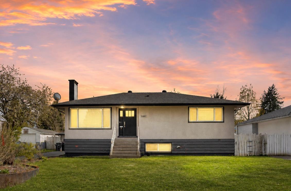 14682 111 Avenue, Surrey, British Columbia  V3R 2C4 - Photo 2 - R3114492