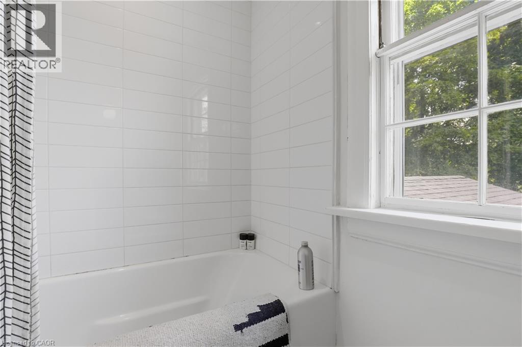 115 Roslin Avenue S, Waterloo, Ontario  N2L 2H3 - Photo 20 - 40839531