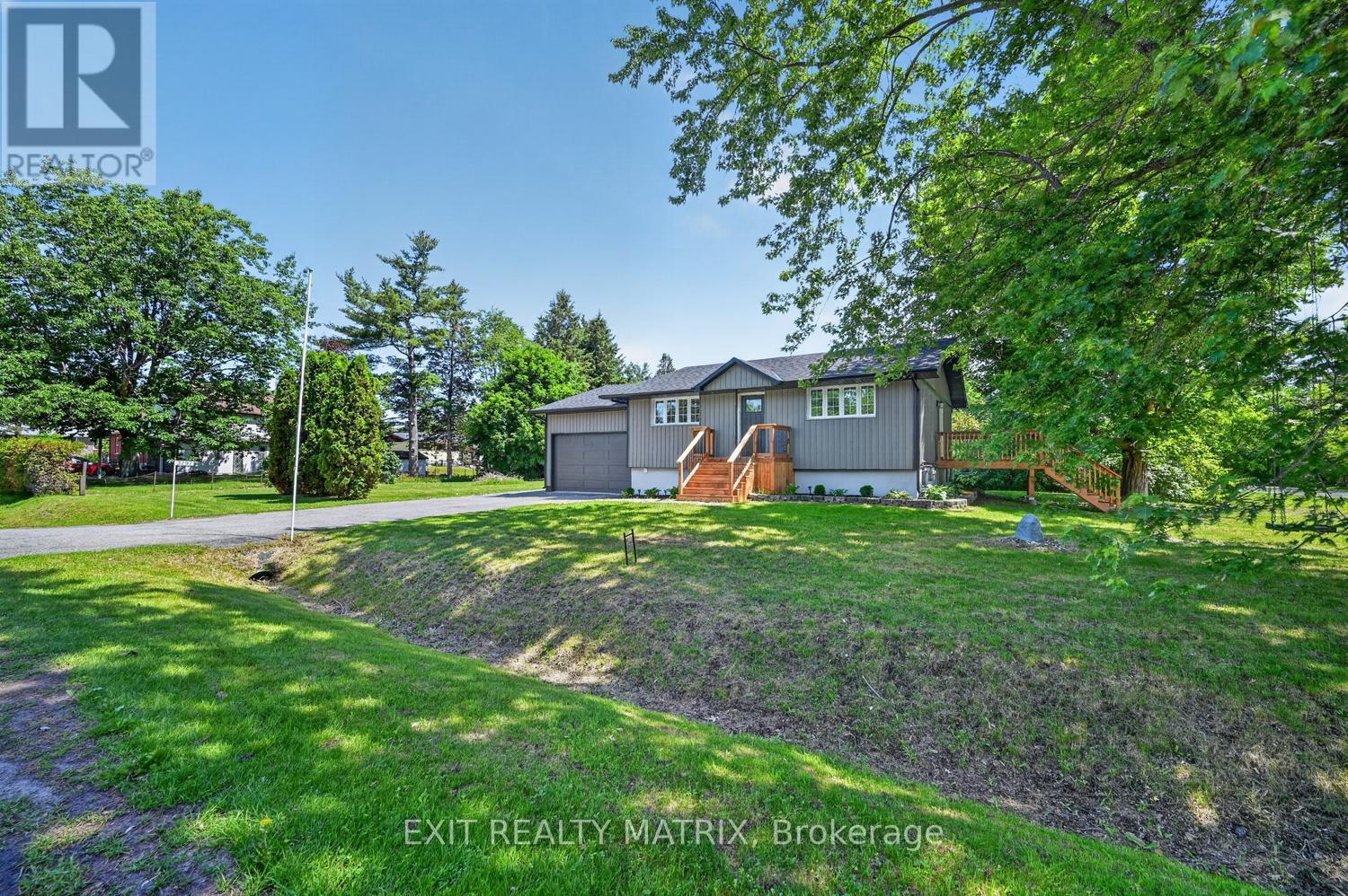 3297 WAYNE STREET, Ottawa, Ontario