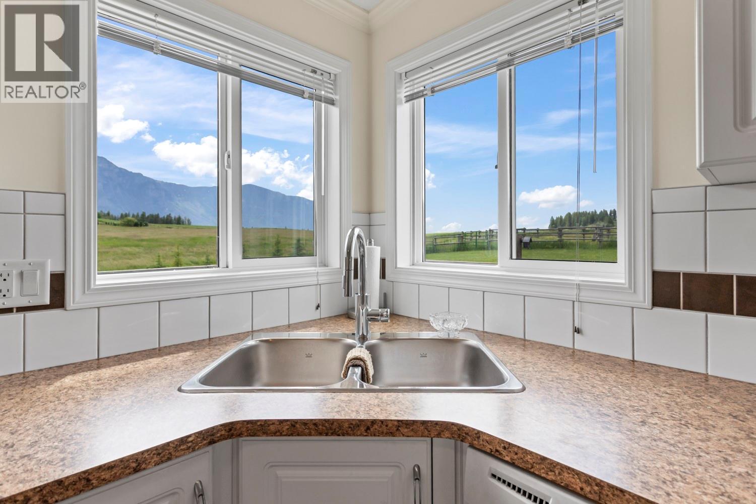 3149 Phillips Road, Lister, British Columbia V0B 1G2 - Photo 10 - 10391209