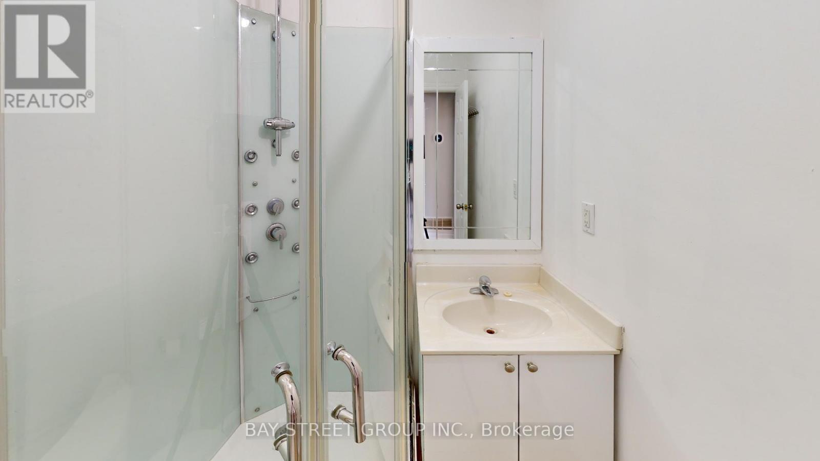 42 Iangrove Terrace, Toronto, Ontario  M1W 2H2 - Photo 5 - E13456732