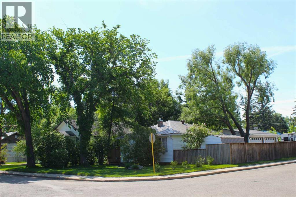 31 Spruce Avenue W, Brooks, Alberta  T1R 0A2 - Photo 2 - A2321157