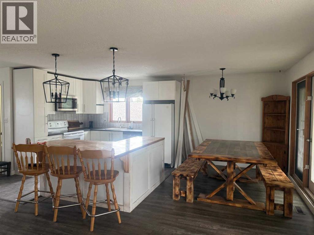 159 Reimer Drive, Hinton, Alberta  T7V 1K6 - Photo 6 - A2314626