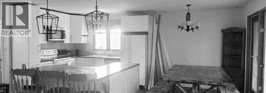 159 Reimer Drive, Hinton, Alberta  T7V 1K6 - Photo 4 - A2314626