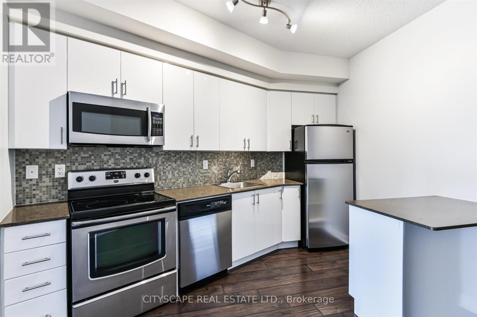 411 - 15 Bruyeres Mews, Toronto, Ontario  L6W 1T8 - Photo 2 - C13455724