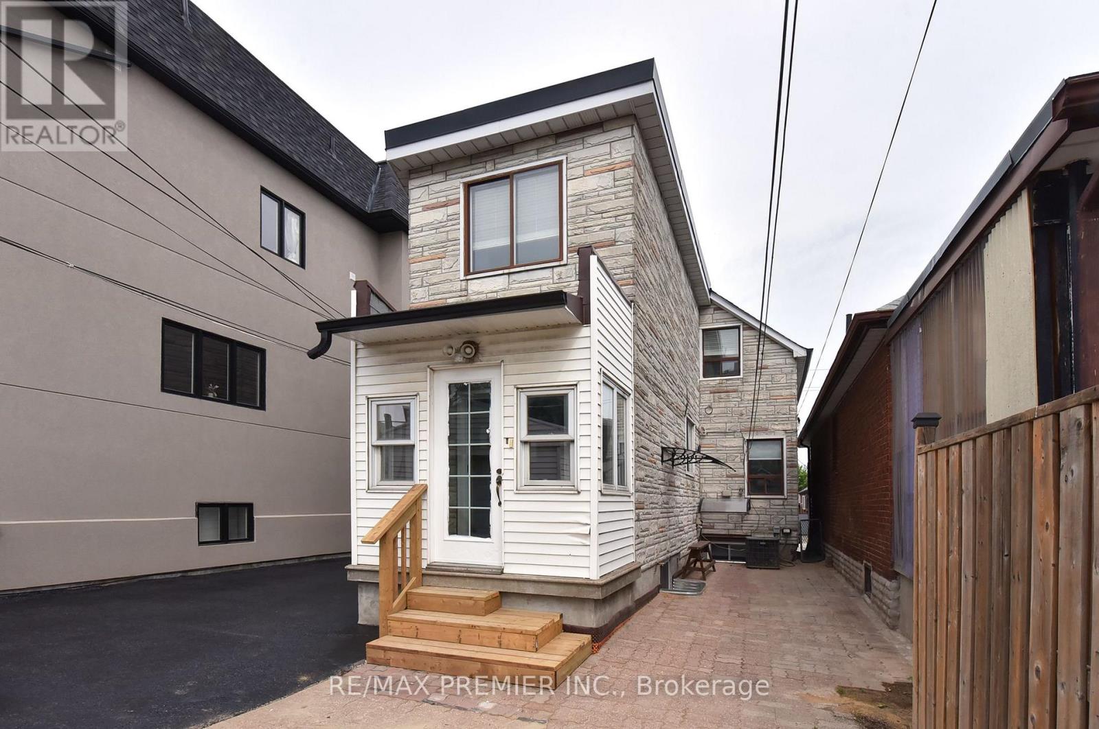 221 Belgravia Avenue, Toronto, Ontario  M6E 2M9 - Photo 41 - W13455278