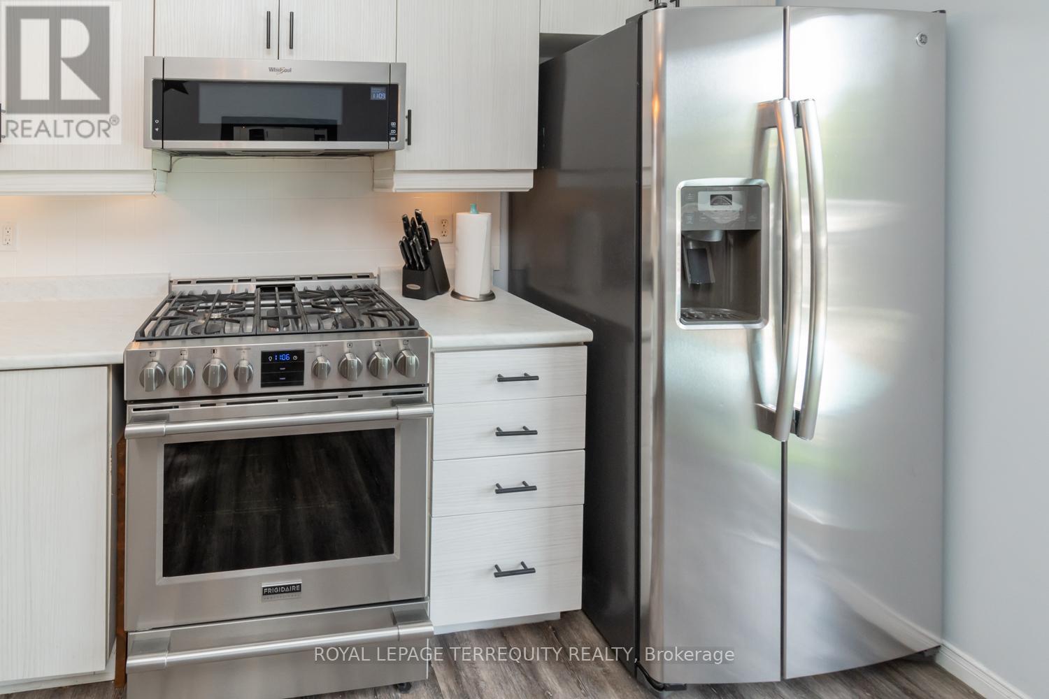 14 Hewitt Place, Barrie, Ontario  L4M 7B3 - Photo 11 - S13456760