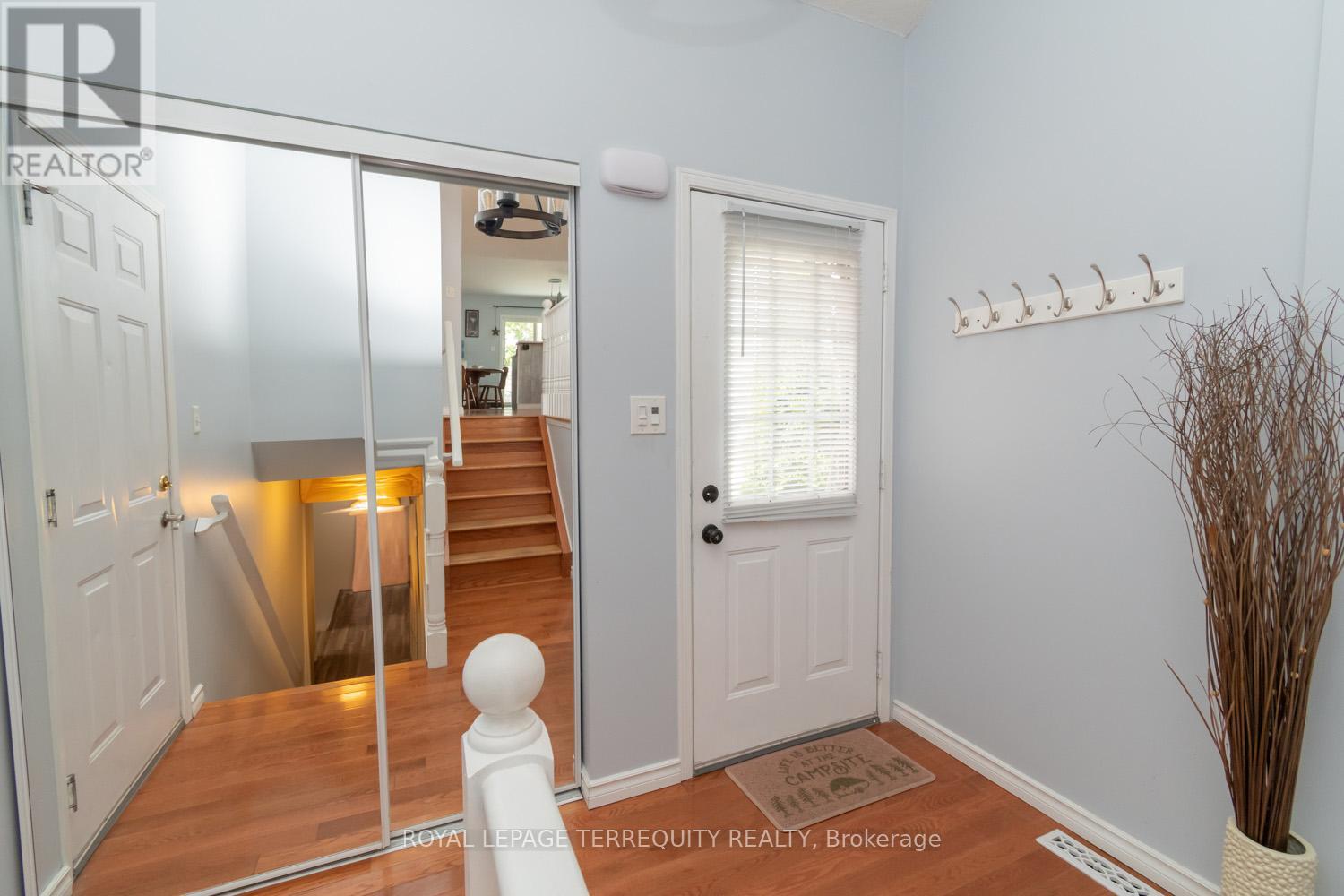 14 Hewitt Place, Barrie, Ontario  L4M 7B3 - Photo 3 - S13456760