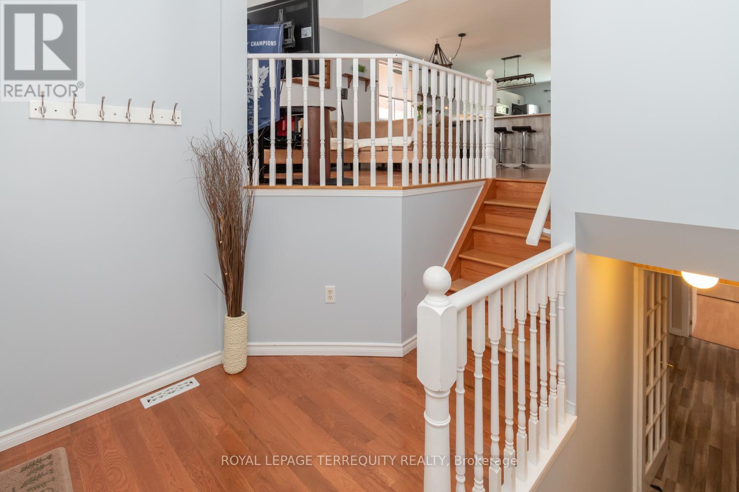 14 Hewitt Place, Barrie, Ontario  L4M 7B3 - Photo 4 - S13456760