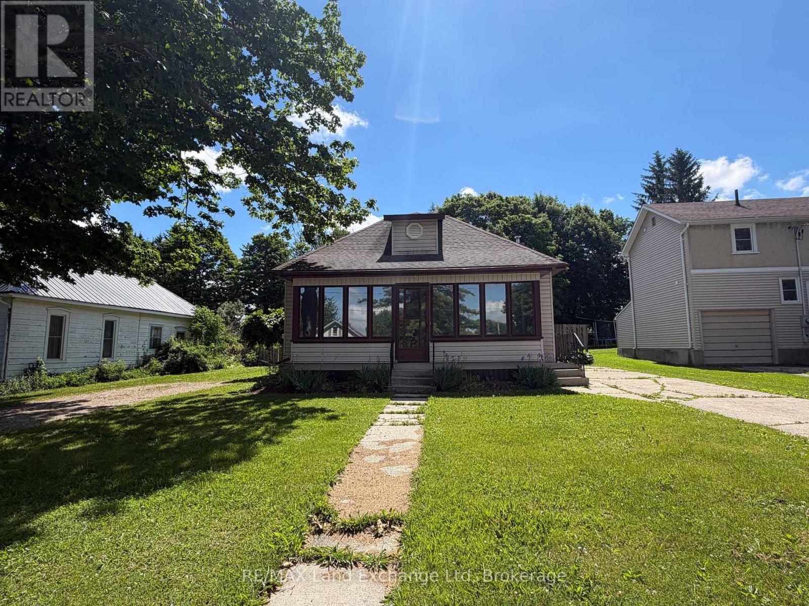 349 Shuter Street, North Huron, Ontario  N0G 2W0 - Photo 2 - X12952582