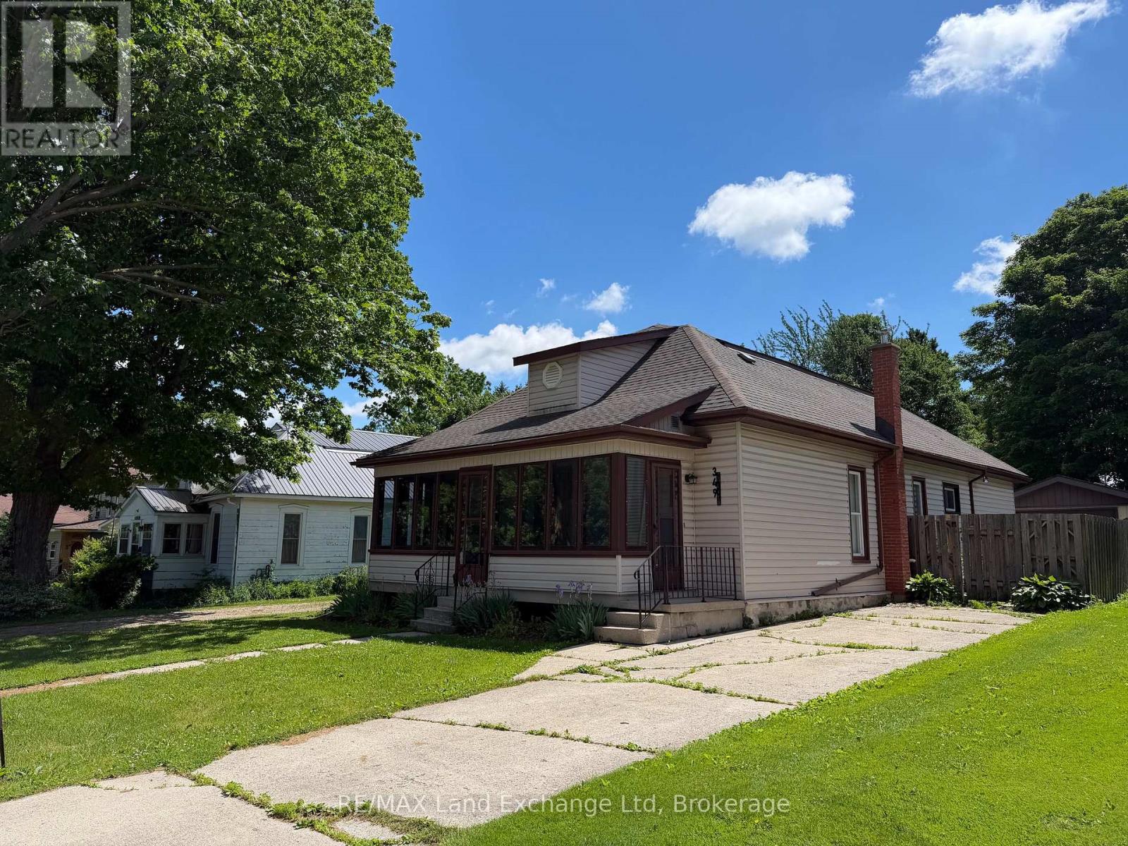 349 Shuter Street, North Huron, Ontario  N0G 2W0 - Photo 3 - X12952582