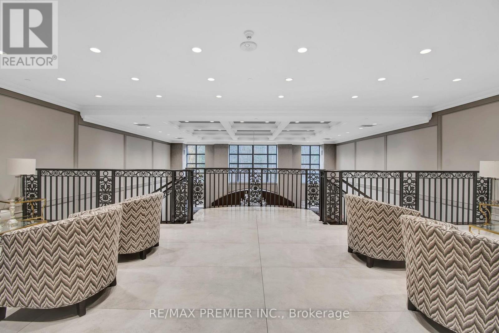 402 - 9909 Pine Valley Drive, Vaughan, Ontario  L4L 1A6 - Photo 4 - N13456550