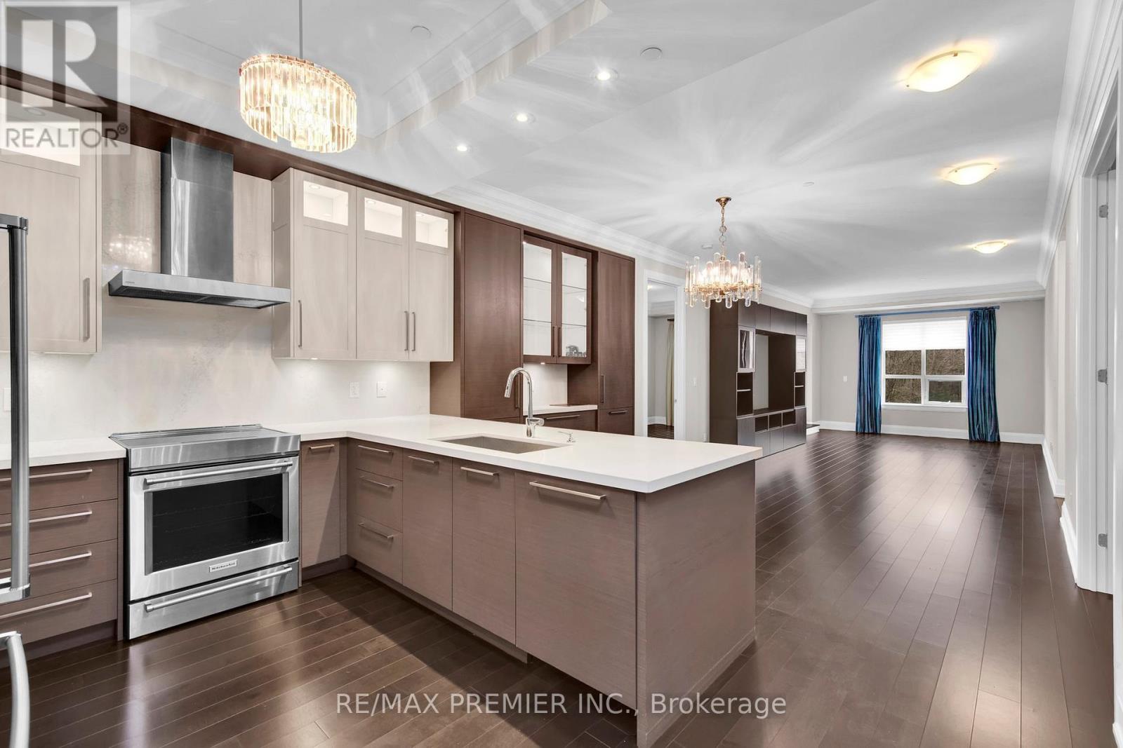 402 - 9909 Pine Valley Drive, Vaughan, Ontario  L4L 1A6 - Photo 8 - N13456550